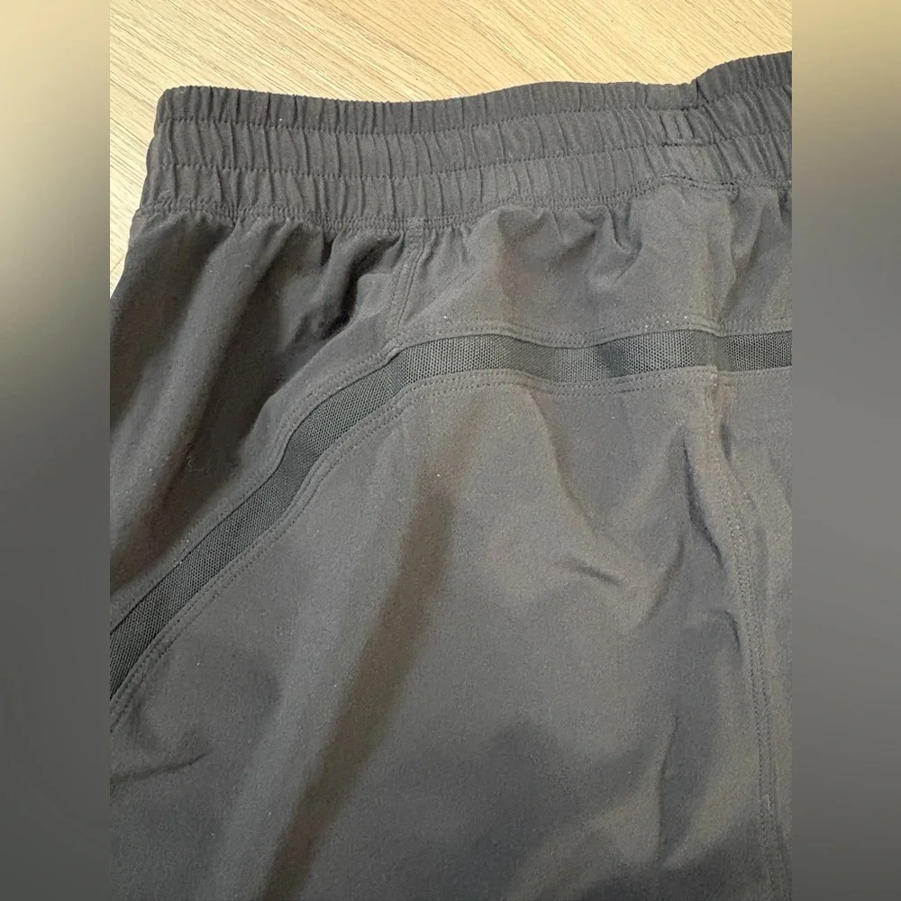 lululemon athletica Men's Black Athletic Shorts - Picture 3 of 4